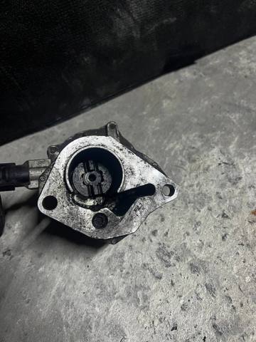 Насос вакуумний 8200113585 RENAULT