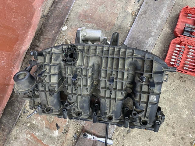 Колектор впускний 06L133201FR VAG