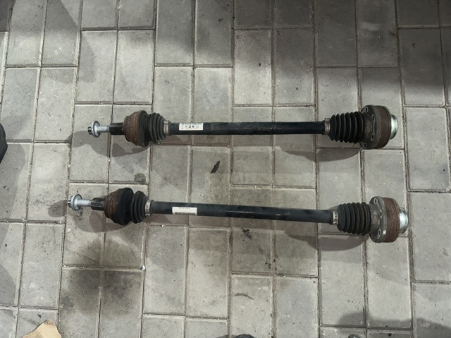 Піввісь задня, ліва 3Q0501203B VAG