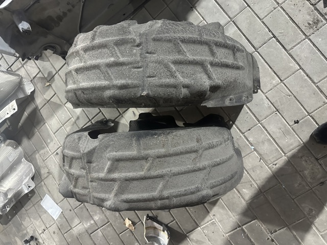 Підкрилок задній лівий 5NL810971A VAG