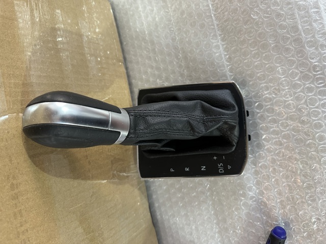 Рукоятка важеля КПП 5NN713203HQE VAG