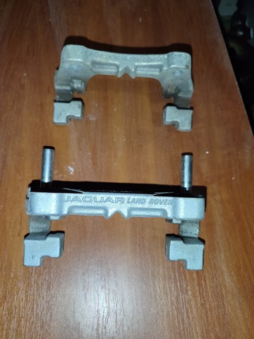 Кронштейн гальмівного супорта LR061379 LAND ROVER