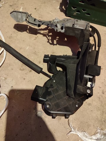 Замок дверей водія LR091526 LAND ROVER