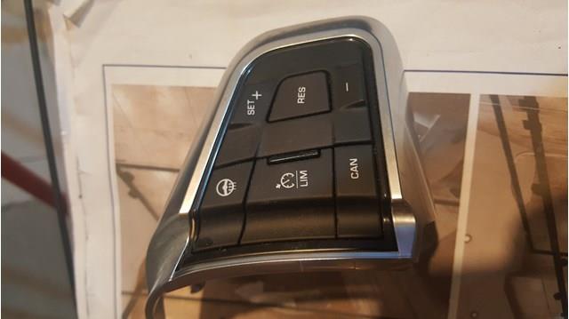 Блок кнопкових перемикачів рульового колеса LR095541 LAND ROVER