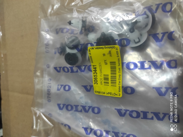 Кліпса бампера переднього 30653441 VOLVO