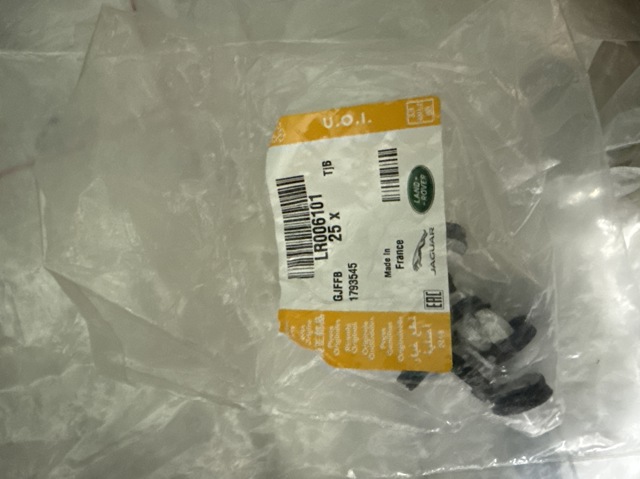 Пістон (кліп) кріплення обшивки дверей LR006101 LAND ROVER
