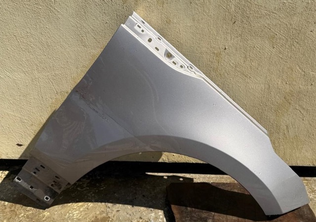 Переднє праве крило LR091698 LAND ROVER