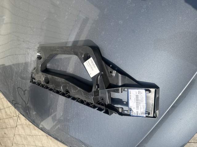 Напрямна заднього бампера, права 4N0807454A VAG