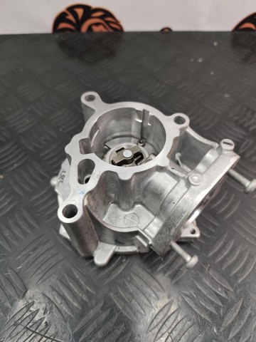 Насос вакуумний 06K145100CB VAG