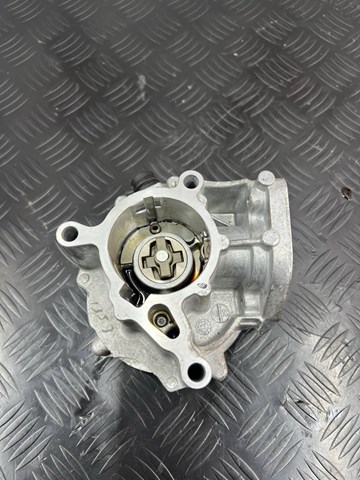 Насос вакуумний 06K145100CB VAG