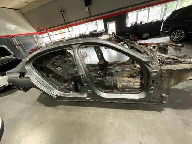 Отвір передніх правих дверей 41007413248 BMW