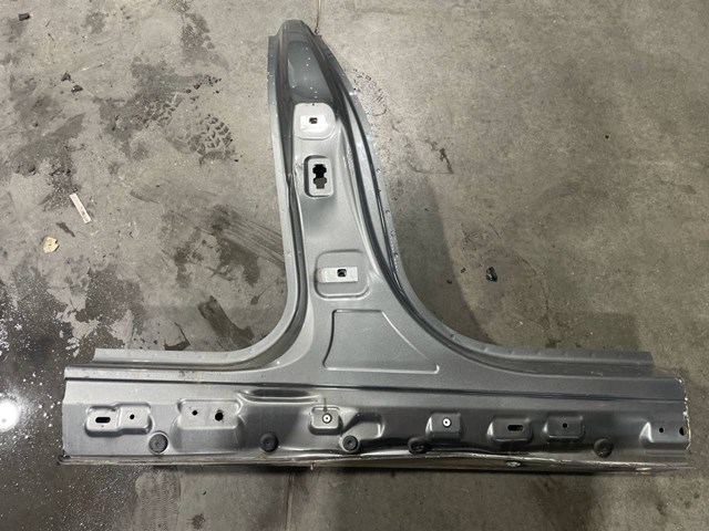 Стійка центральна, права 41219850812 BMW