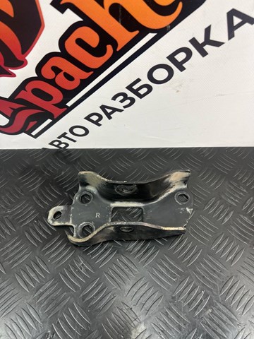 Кронштейн передній заднього поздовжнього важеля 4871742010 TOYOTA