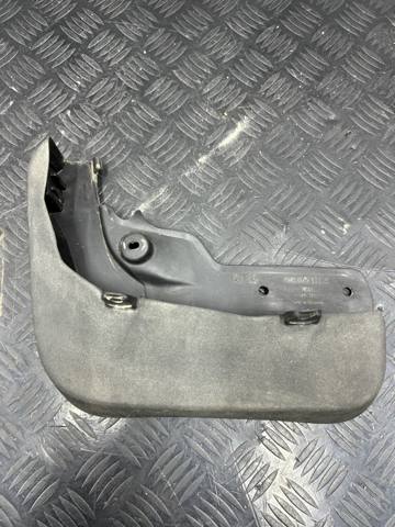 Бризковики передніх арок 4M0075111A VAG