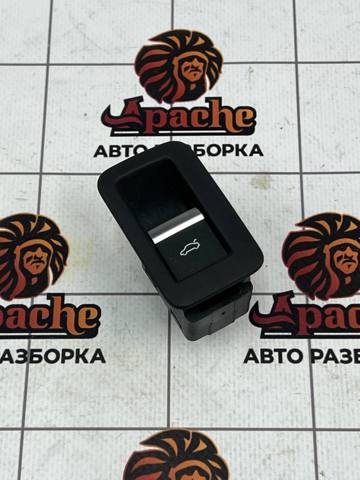Кнопка салону приводу замка 3/5 двері (ляди) / кришки багажнику 4M0959831A5PR VAG