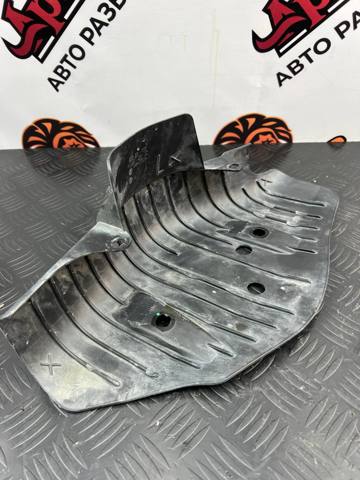 Захист заднього нижнього важеля 5Q0501733 VAG