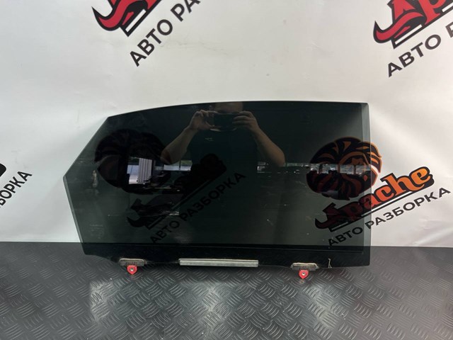 Скло задньої двері правої 6810378020 TOYOTA