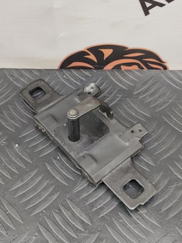 Петля замка кришки багажника 80A827507A VAG