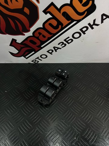Кнопковий блок керування склопідіймачами передній лівий 8404078010 TOYOTA