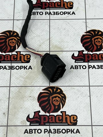 Роз'єм (фішка) заднього ліхтаря 8K0973704 VAG