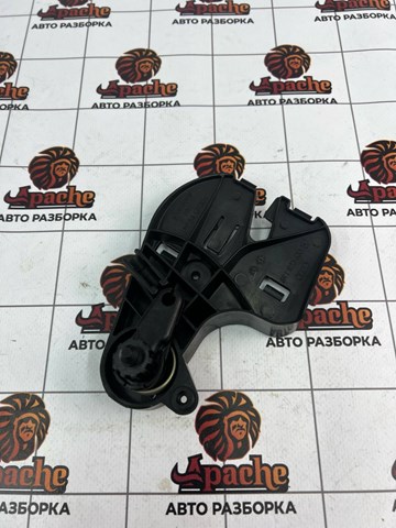 Кронштейн ручки відкривання капота 8R182363301C PORSCHE