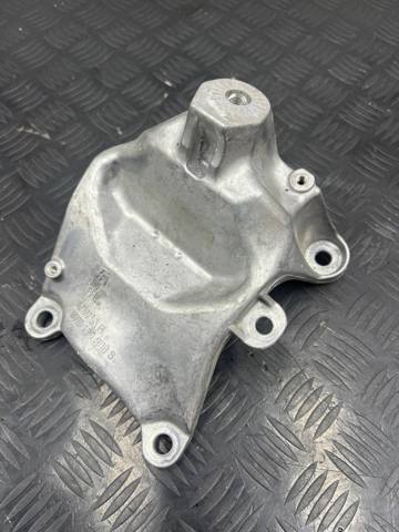Кронштейн подушки (опори) двигуна, правої 8W0199308R VAG
