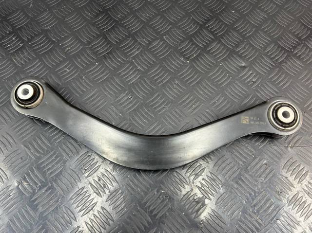 Верхній важіль задньої підвіски правий 8W0505398F VAG