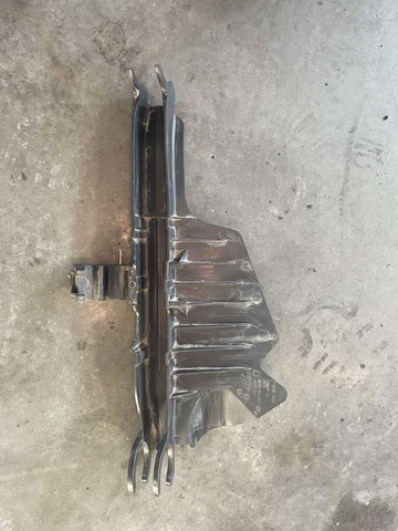 Захист заднього нижнього важеля 8W0505562A VAG