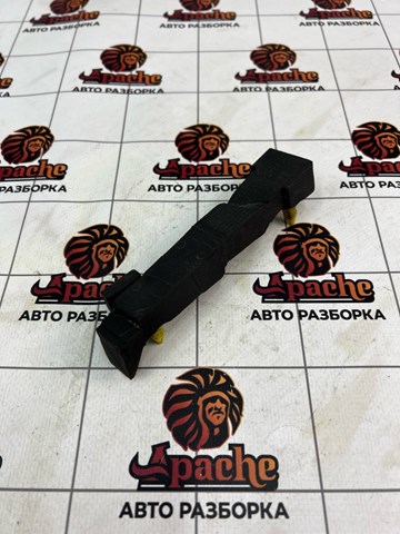 Наповнювач бампера переднього 8W0807252A VAG