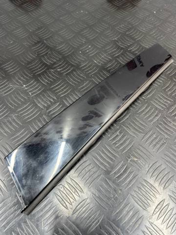 Накладка задньої двері, правої, вертикальна 8W0839902A5FQ VAG