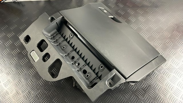 Ящик для рукавичок 8W1880302C6PS VAG