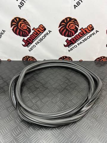 Ущільнювач дверей задніх, (на кузові) 8W5833721C VAG
