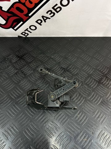 Датчик рівня положення кузова, задній LR033257 LAND ROVER