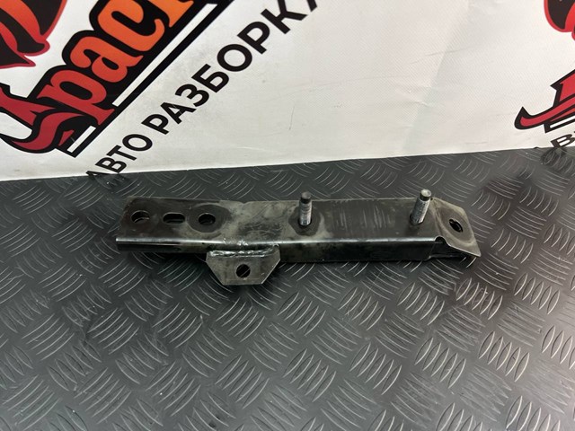 Кронштейн передньої балки LR038788 LAND ROVER