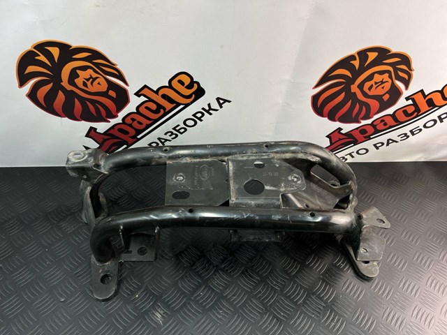 Кронштейн КПП LR062114 LAND ROVER