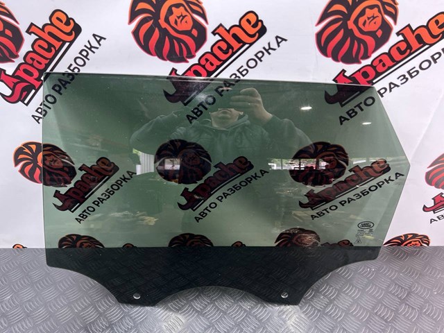 Скло задньої двері лівої LR093213 LAND ROVER