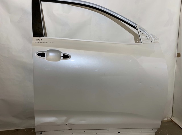 Дверка передня права 670010E110 TOYOTA