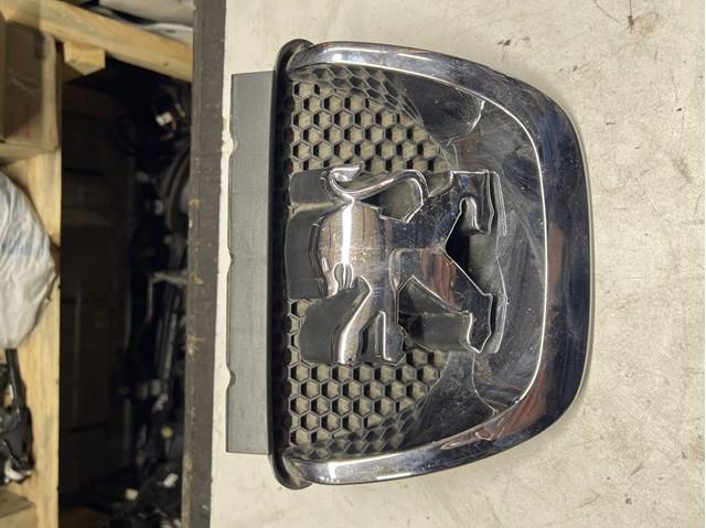 Емблема переднього бампера 9680505177 PEUGEOT