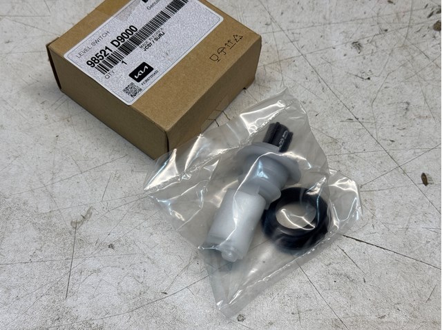 Датчик рівня бачка склоомивача 98521D9000 HYUNDAI