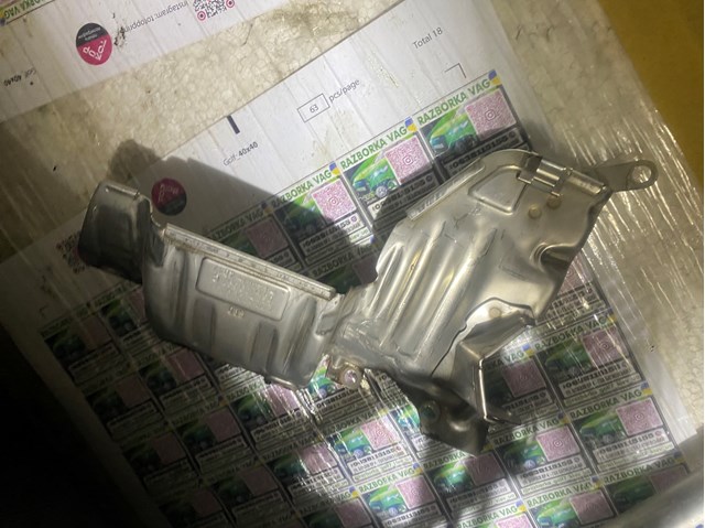Кришка випускного колектора 06K129596C VAG