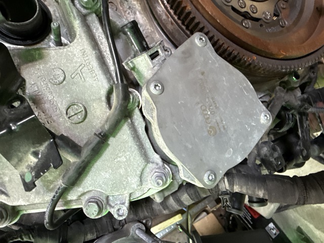 Насос вакуумний 07K145100J VAG