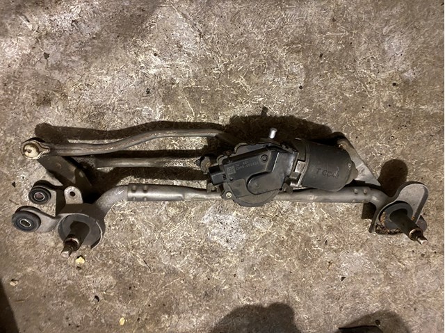 Мотор склоочисника передній 1593000602 MAZDA
