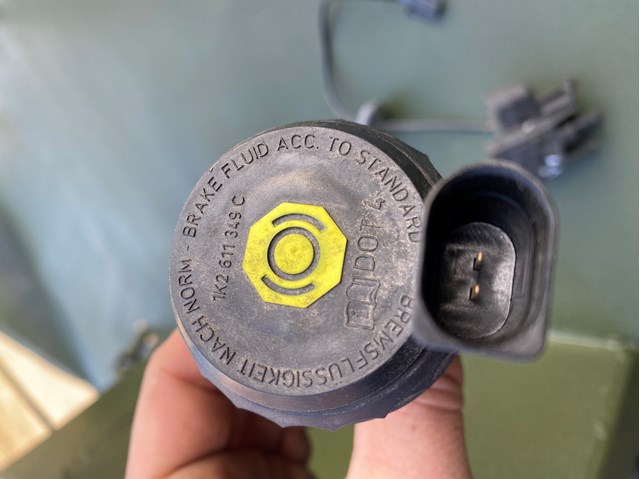 Кришка бачка головного гальмівного циліндра 1K2611349C VAG