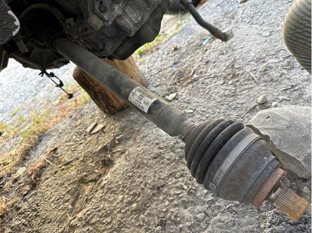Привід передній правий 5Q0407272F VAG