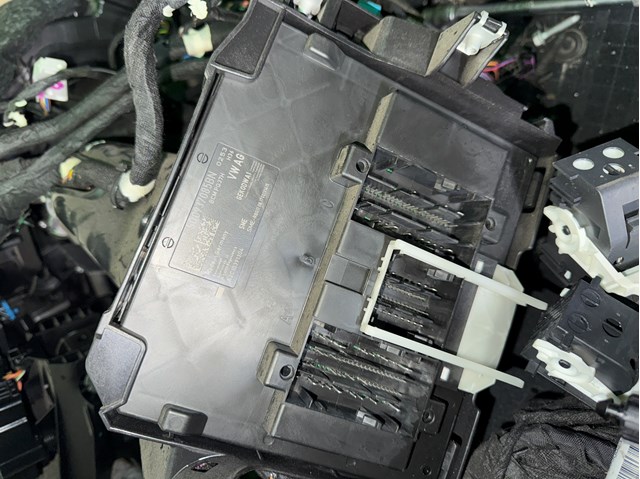 Блок комфорту 5Q0937085BN VAG