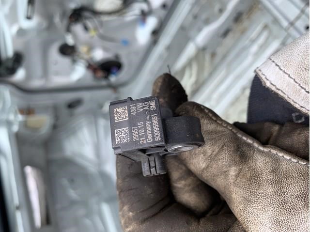 Датчик Ейрбег передній 5Q0959651 VAG