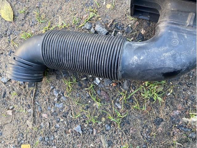 Повітрозабірник повітряного фільтра 6C0129618E VAG