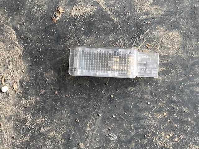 Плафон підсвічення бардачка 6L0947565 VAG