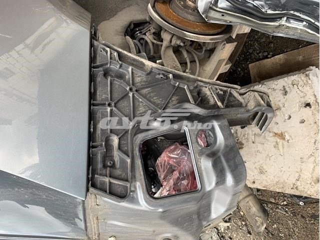 Напрямна заднього бампера, права 8R0807454 VAG