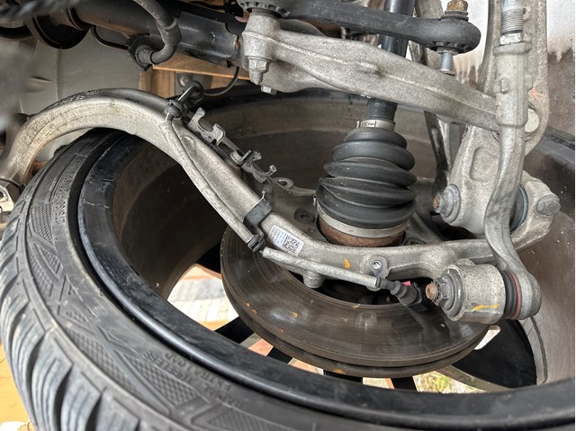 Цапфа передні праві 8W0407242F VAG